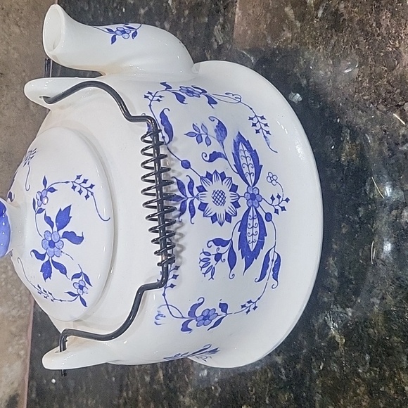 Vintage Blue Onion Pattern Tea Pot Set with Wire Spring Handle - Picture 6 of 14